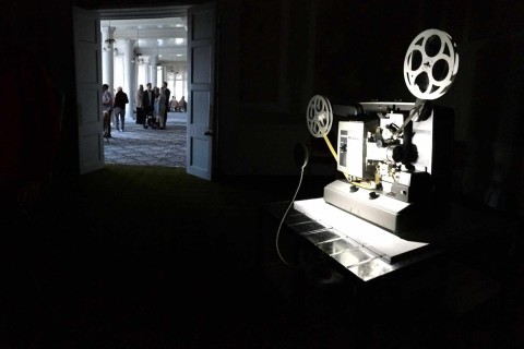 Beethoven on the beach – Revisited: 8mm film camera in exhibition space